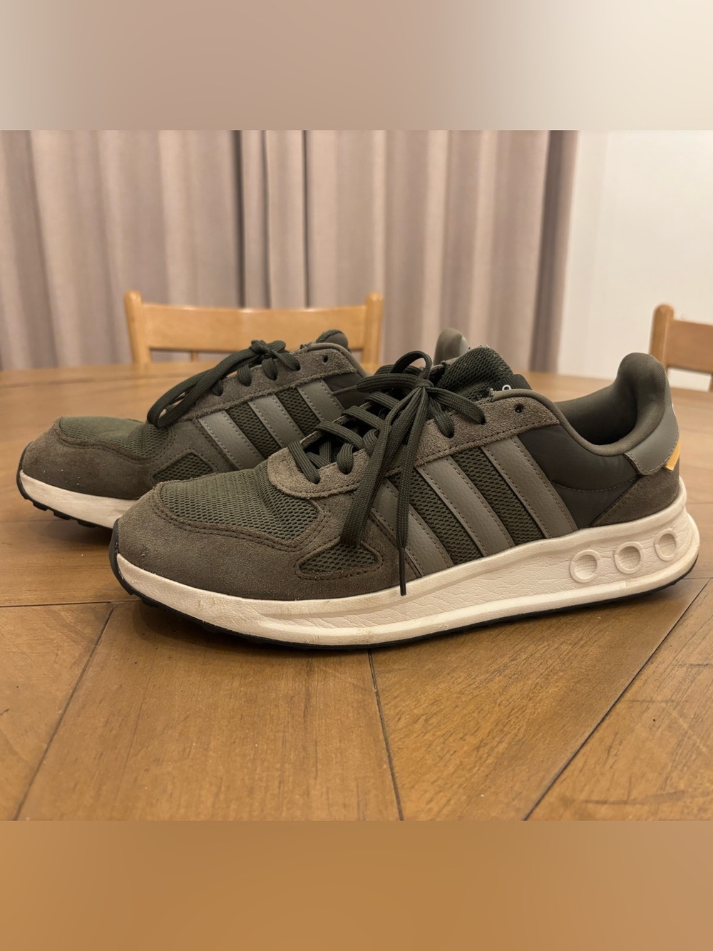adidas Run 84 Sneakers
